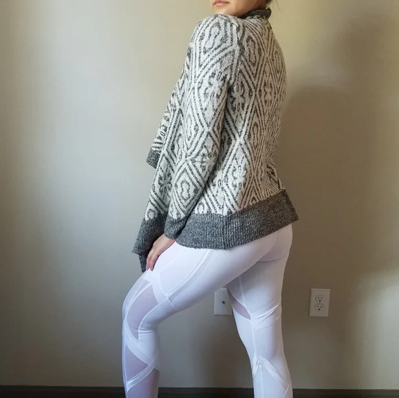 Grey & White Oversized Cozy Blanket Wrap Cardigan - Picture 4 of 8